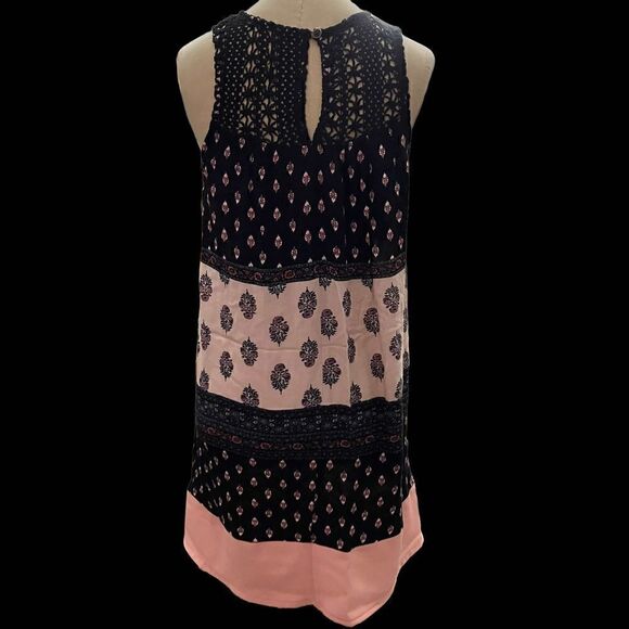 No tags in this cute dress. (Priced Accordingly). It’s a size S and so very Awes - Picture 5 of 6